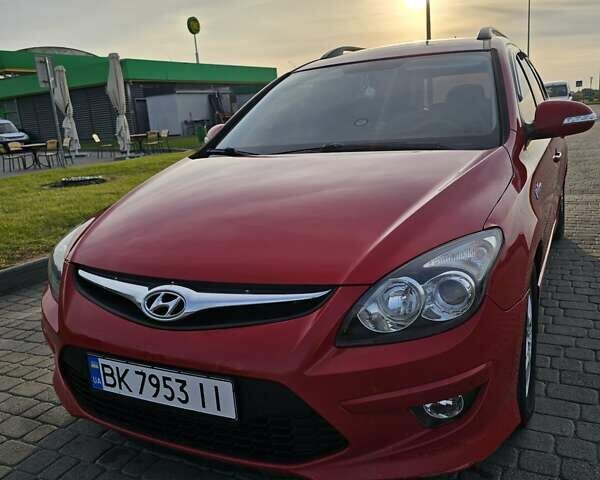 Красный Хендай i30, объемом двигателя 1.58 л и пробегом 299 тыс. км за 6200 $, фото 4 на Automoto.ua
