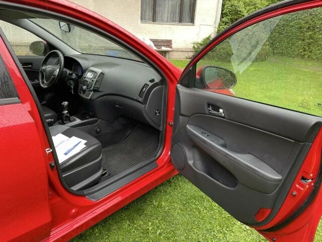 Красный Хендай i30, объемом двигателя 1.6 л и пробегом 237 тыс. км за 5799 $, фото 13 на Automoto.ua