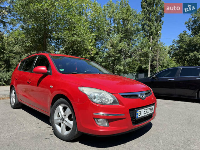 Красный Хендай i30, объемом двигателя 1.4 л и пробегом 302 тыс. км за 6000 $, фото 4 на Automoto.ua