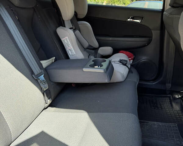 Красный Хендай i30, объемом двигателя 1.4 л и пробегом 302 тыс. км за 6000 $, фото 18 на Automoto.ua