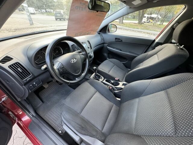 Красный Хендай i30, объемом двигателя 1.4 л и пробегом 234 тыс. км за 5850 $, фото 8 на Automoto.ua