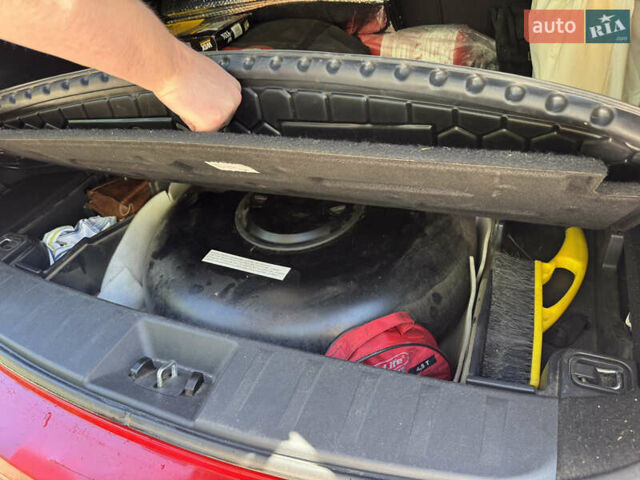 Красный Хендай i30, объемом двигателя 1.4 л и пробегом 302 тыс. км за 6000 $, фото 14 на Automoto.ua