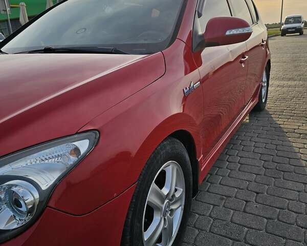 Красный Хендай i30, объемом двигателя 1.58 л и пробегом 299 тыс. км за 6200 $, фото 6 на Automoto.ua