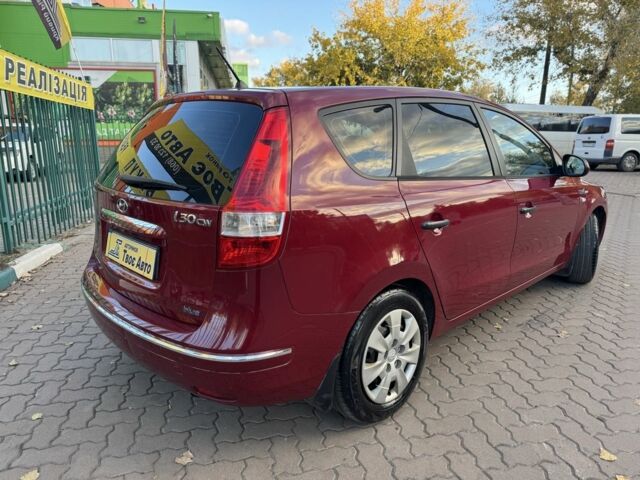 Красный Хендай i30, объемом двигателя 1.4 л и пробегом 234 тыс. км за 5850 $, фото 6 на Automoto.ua