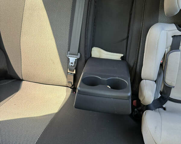 Красный Хендай i30, объемом двигателя 1.4 л и пробегом 302 тыс. км за 6000 $, фото 16 на Automoto.ua