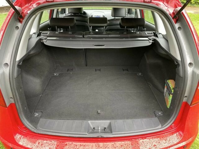 Красный Хендай i30, объемом двигателя 1.6 л и пробегом 237 тыс. км за 5799 $, фото 18 на Automoto.ua