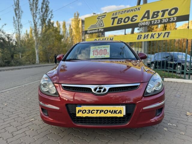 Красный Хендай i30, объемом двигателя 1.4 л и пробегом 234 тыс. км за 5850 $, фото 1 на Automoto.ua
