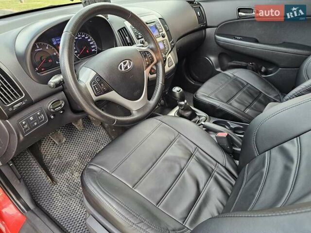 Красный Хендай i30, объемом двигателя 1.58 л и пробегом 299 тыс. км за 6200 $, фото 10 на Automoto.ua