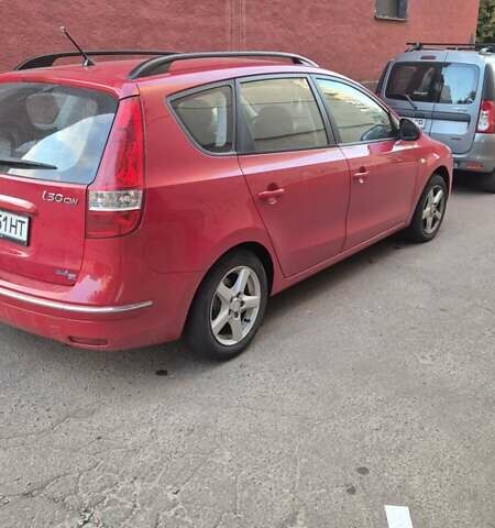 Красный Хендай i30, объемом двигателя 1.4 л и пробегом 189 тыс. км за 6500 $, фото 2 на Automoto.ua