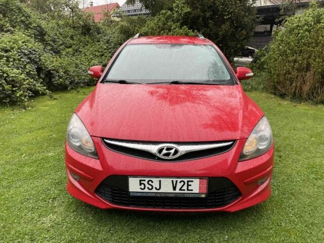 Красный Хендай i30, объемом двигателя 1.6 л и пробегом 237 тыс. км за 5799 $, фото 1 на Automoto.ua
