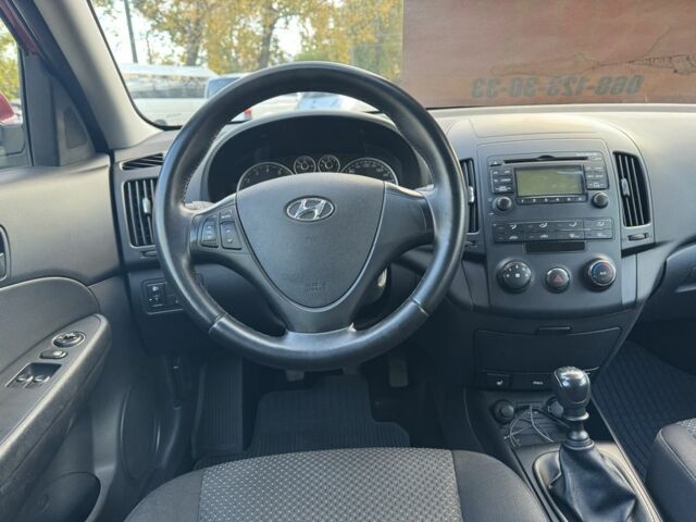 Красный Хендай i30, объемом двигателя 1.4 л и пробегом 234 тыс. км за 5850 $, фото 13 на Automoto.ua