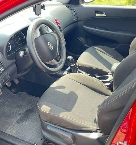Красный Хендай i30, объемом двигателя 1.4 л и пробегом 230 тыс. км за 5999 $, фото 16 на Automoto.ua
