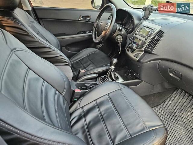 Красный Хендай i30, объемом двигателя 1.58 л и пробегом 299 тыс. км за 6200 $, фото 7 на Automoto.ua