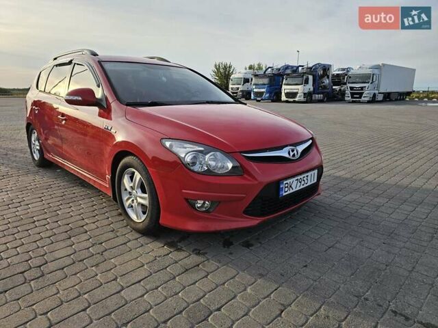 Красный Хендай i30, объемом двигателя 1.58 л и пробегом 299 тыс. км за 6200 $, фото 11 на Automoto.ua