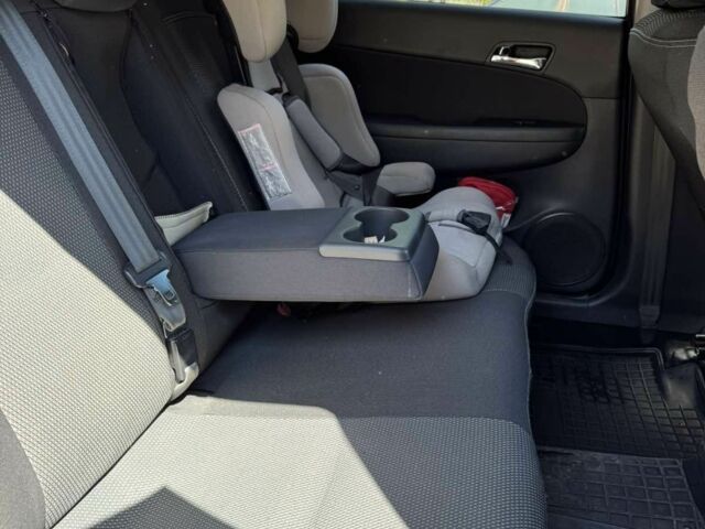 Красный Хендай i30, объемом двигателя 1.4 л и пробегом 300 тыс. км за 5900 $, фото 4 на Automoto.ua