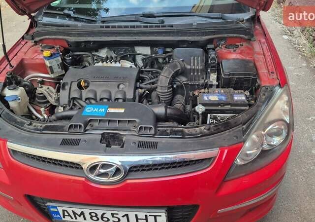 Красный Хендай i30, объемом двигателя 1.4 л и пробегом 189 тыс. км за 6500 $, фото 8 на Automoto.ua