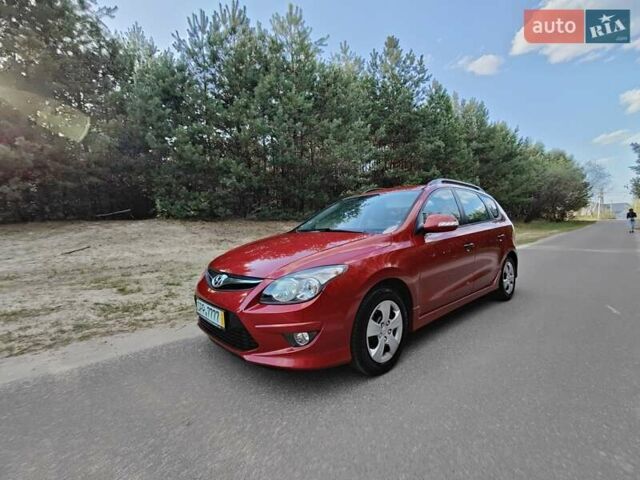 Хендай i30 2011 в Киеве на Automoto.ua Красный Хендай i30, объемом двигателя 1.4 л и пробегом 149 тыс. км за 6900 $, фото 13 на Automoto.ua