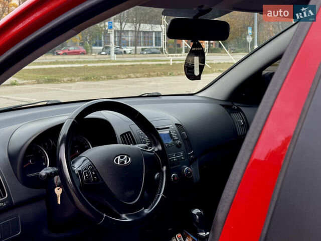 Червоний Хендай i30, об'ємом двигуна 1.4 л та пробігом 218 тис. км за 6200 $, фото 11 на Automoto.ua
