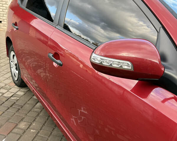 Красный Хендай i30, объемом двигателя 1.6 л и пробегом 196 тыс. км за 7200 $, фото 7 на Automoto.ua