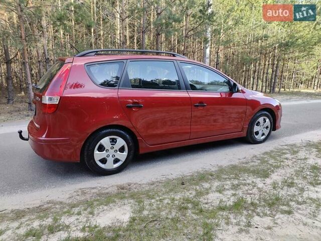 Хендай i30 2011 в Киеве на Automoto.ua Красный Хендай i30, объемом двигателя 1.4 л и пробегом 149 тыс. км за 6900 $, фото 9 на Automoto.ua