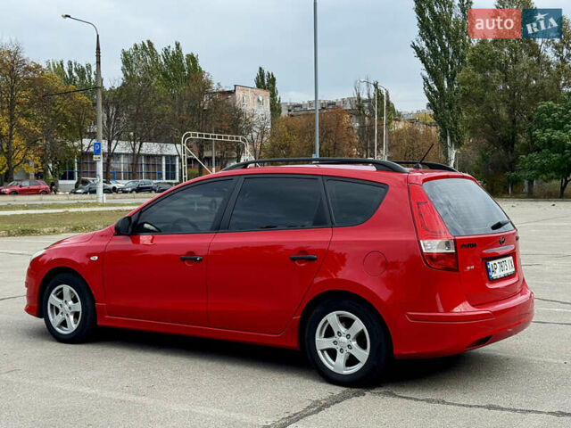 Червоний Хендай i30, об'ємом двигуна 1.4 л та пробігом 218 тис. км за 6200 $, фото 1 на Automoto.ua