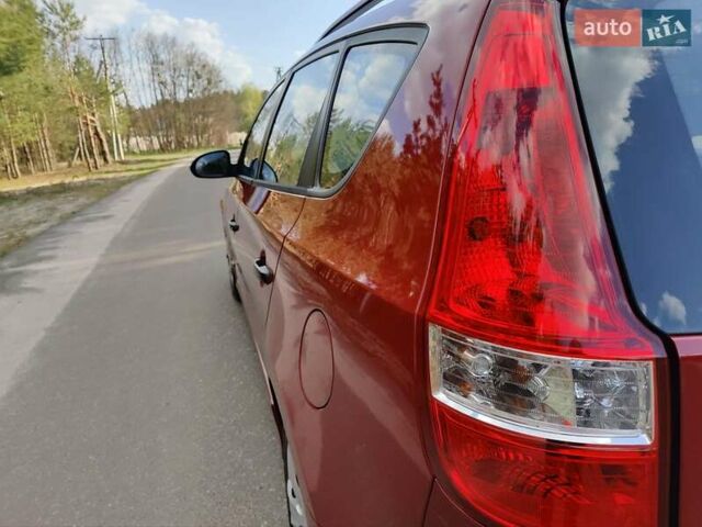 Хендай i30 2011 в Киеве на Automoto.ua Красный Хендай i30, объемом двигателя 1.4 л и пробегом 149 тыс. км за 6900 $, фото 21 на Automoto.ua