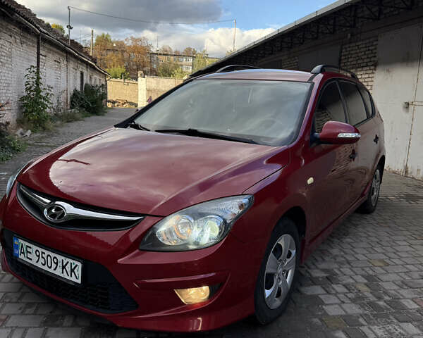 Красный Хендай i30, объемом двигателя 1.6 л и пробегом 196 тыс. км за 7200 $, фото 3 на Automoto.ua