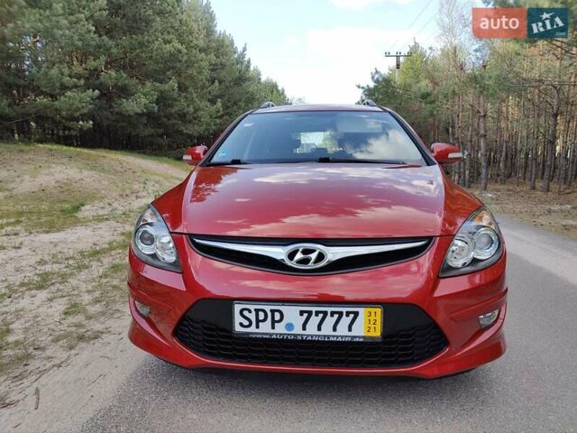 Хендай i30 2011 в Киеве на Automoto.ua Красный Хендай i30, объемом двигателя 1.4 л и пробегом 149 тыс. км за 6900 $, фото 3 на Automoto.ua