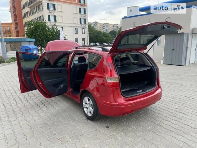 Червоний Хендай i30, об'ємом двигуна 1.59 л та пробігом 240 тис. км за 8300 $, фото 27 на Automoto.ua