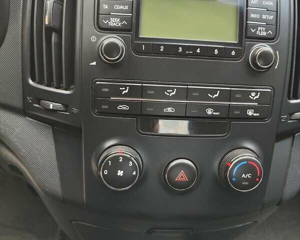 Хендай i30 2011 в Киеве на Automoto.ua Красный Хендай i30, объемом двигателя 1.4 л и пробегом 149 тыс. км за 6900 $, фото 22 на Automoto.ua