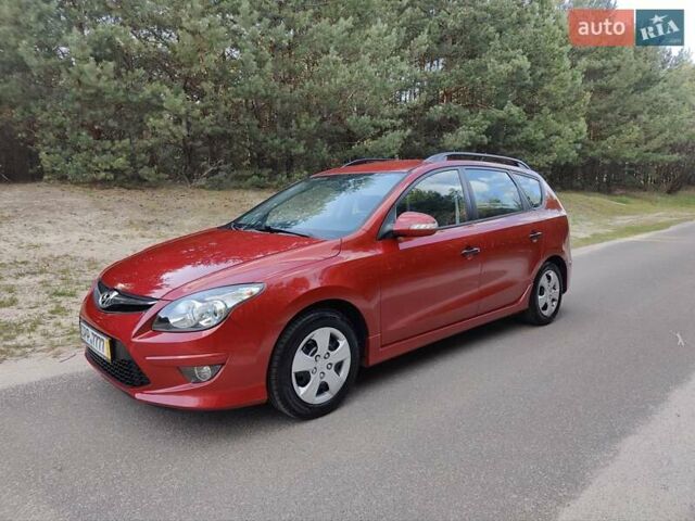 Хендай i30 2011 в Киеве на Automoto.ua Красный Хендай i30, объемом двигателя 1.4 л и пробегом 149 тыс. км за 6900 $, фото 6 на Automoto.ua