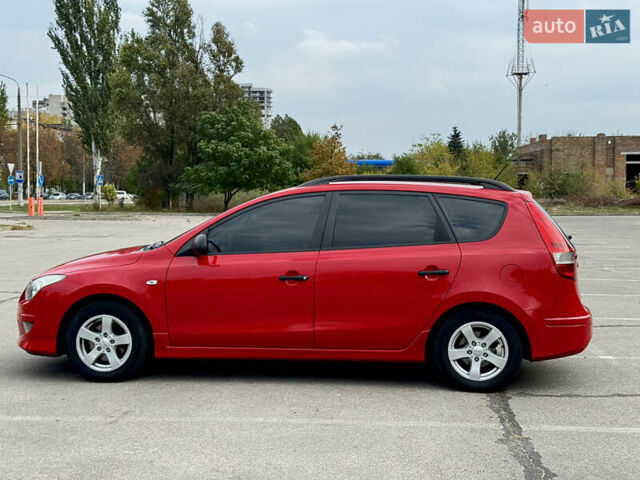 Червоний Хендай i30, об'ємом двигуна 1.4 л та пробігом 218 тис. км за 6200 $, фото 5 на Automoto.ua