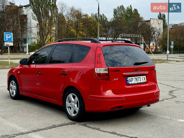 Червоний Хендай i30, об'ємом двигуна 1.4 л та пробігом 218 тис. км за 6200 $, фото 3 на Automoto.ua