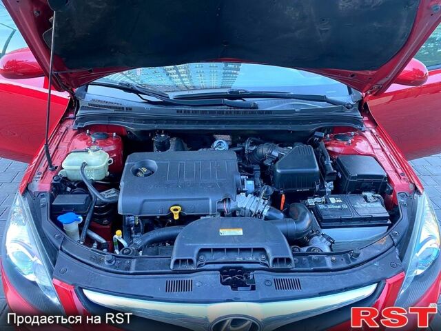 Червоний Хендай i30, об'ємом двигуна 1.6 л та пробігом 180 тис. км за 7900 $, фото 5 на Automoto.ua