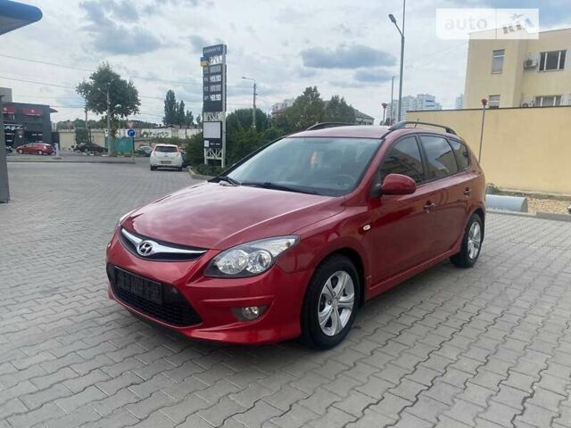 Красный Хендай i30, объемом двигателя 1.59 л и пробегом 240 тыс. км за 8300 $, фото 19 на Automoto.ua