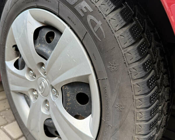 Красный Хендай i30, объемом двигателя 1.6 л и пробегом 196 тыс. км за 7200 $, фото 16 на Automoto.ua