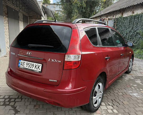 Красный Хендай i30, объемом двигателя 1.6 л и пробегом 196 тыс. км за 7200 $, фото 30 на Automoto.ua