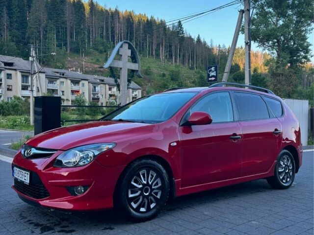 Красный Хендай i30, объемом двигателя 1.4 л и пробегом 230 тыс. км за 6800 $, фото 1 на Automoto.ua