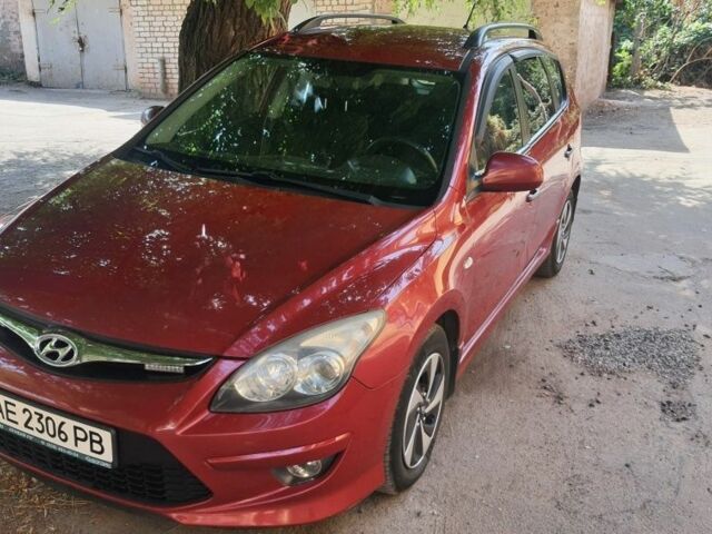 Хендай i30 2012 в Кривом Роге на Automoto.ua Красный Хендай i30, объемом двигателя 1.6 л и пробегом 292 тыс. км за 8500 $, фото 2 на Automoto.ua