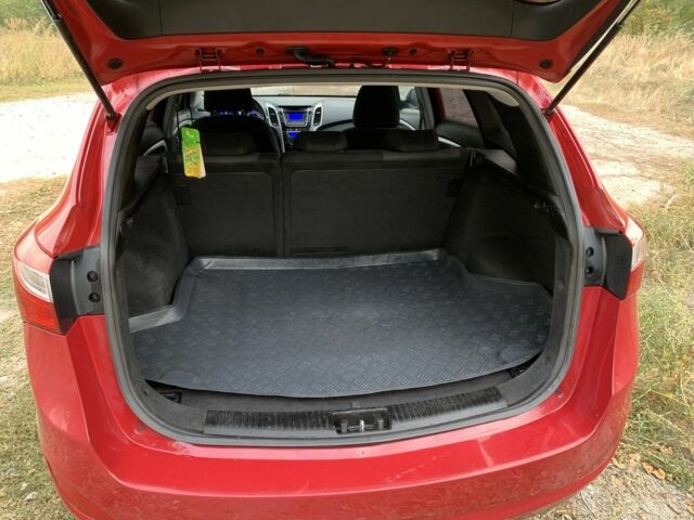 Червоний Хендай i30, об'ємом двигуна 1.6 л та пробігом 135 тис. км за 8300 $, фото 3 на Automoto.ua