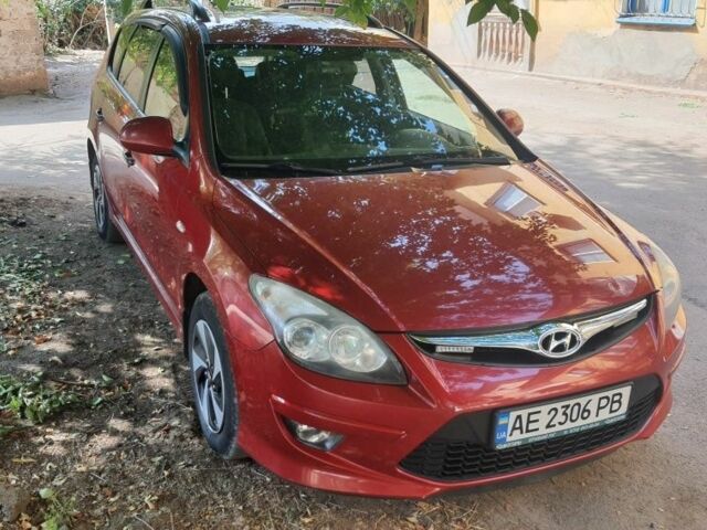 Хендай i30 2012 в Кривом Роге на Automoto.ua Красный Хендай i30, объемом двигателя 1.6 л и пробегом 292 тыс. км за 8500 $, фото 7 на Automoto.ua