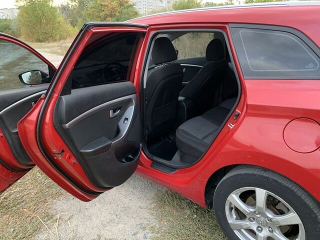 Червоний Хендай i30, об'ємом двигуна 1.6 л та пробігом 135 тис. км за 8300 $, фото 4 на Automoto.ua