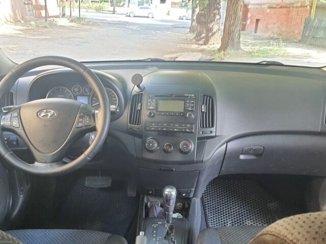 Хендай i30 2012 в Кривом Роге на Automoto.ua Красный Хендай i30, объемом двигателя 1.6 л и пробегом 292 тыс. км за 8500 $, фото 6 на Automoto.ua