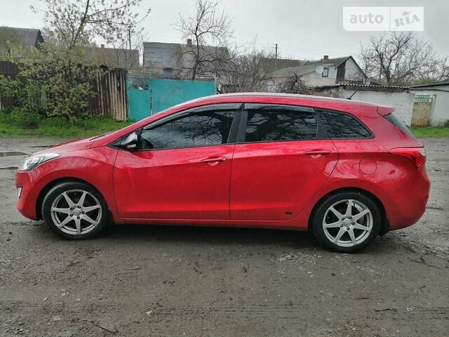 Червоний Хендай i30, об'ємом двигуна 1.6 л та пробігом 220 тис. км за 8500 $, фото 3 на Automoto.ua