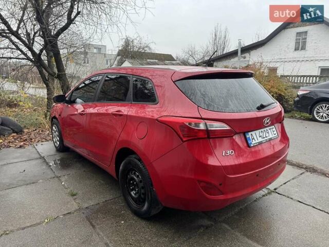 Красный Хендай i30, объемом двигателя 1.58 л и пробегом 180 тыс. км за 4700 $, фото 5 на Automoto.ua