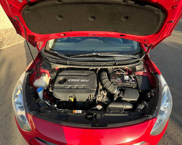 Красный Хендай i30, объемом двигателя 1.4 л и пробегом 190 тыс. км за 6900 $, фото 12 на Automoto.ua
