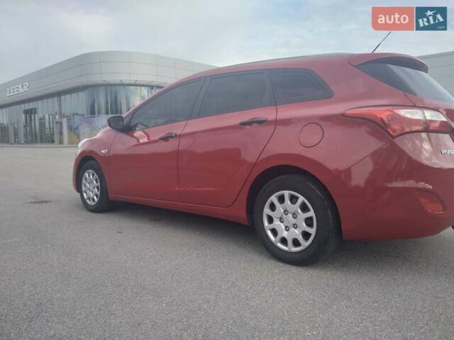 Красный Хендай i30, объемом двигателя 1.4 л и пробегом 295 тыс. км за 7950 $, фото 8 на Automoto.ua
