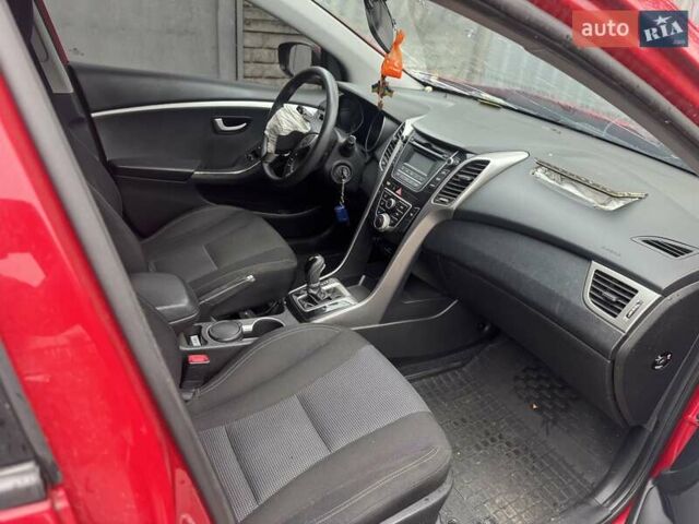 Красный Хендай i30, объемом двигателя 1.58 л и пробегом 180 тыс. км за 4700 $, фото 6 на Automoto.ua