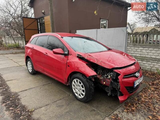 Красный Хендай i30, объемом двигателя 1.58 л и пробегом 180 тыс. км за 4700 $, фото 2 на Automoto.ua