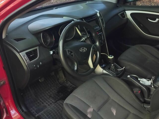 Хендай i30 2013 в Яворове на Automoto.ua Красный Хендай i30, объемом двигателя 1.6 л и пробегом 346 тыс. км за 4200 $, фото 7 на Automoto.ua